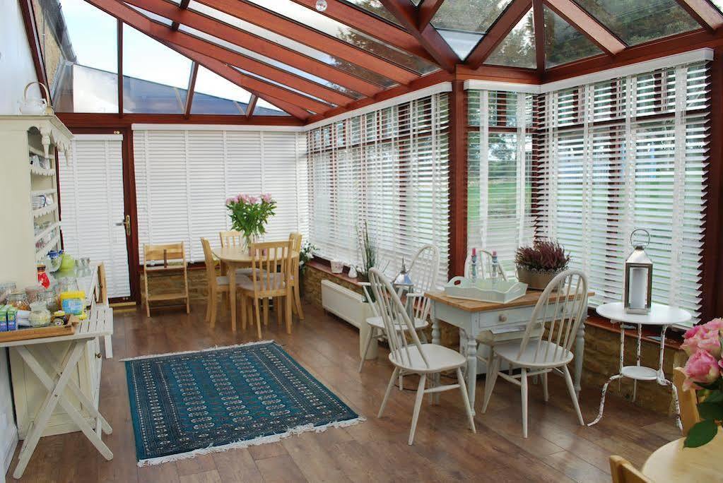 Stoneleigh Barn Bed And Breakfast 셔번 외부 사진